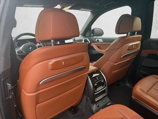 Used 2027 BMW X7 xDrive40i w/ M Sport Package AWD/4WD image 18