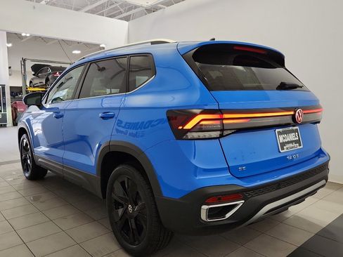 New 2026 Volkswagen Taos SE FWD image 5