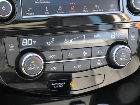 Used 2020 Nissan Rogue SL w/ Premium Package image 24