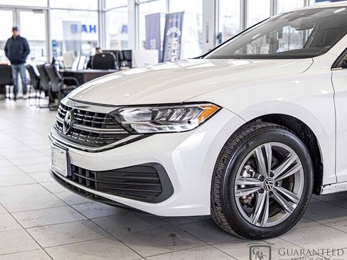 Used 2024 Volkswagen Jetta SE image 5