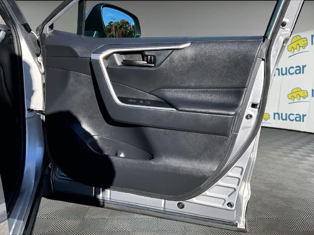 Used 2019 Toyota RAV4 LE w/ Carpet Mat Package AWD/4WD image 12