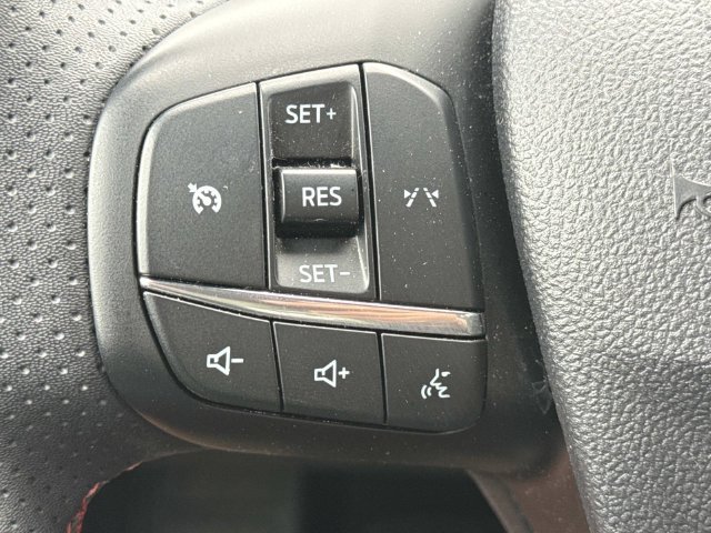 Used 2025 Ford Escape ST-Line AWD/4WD image 13