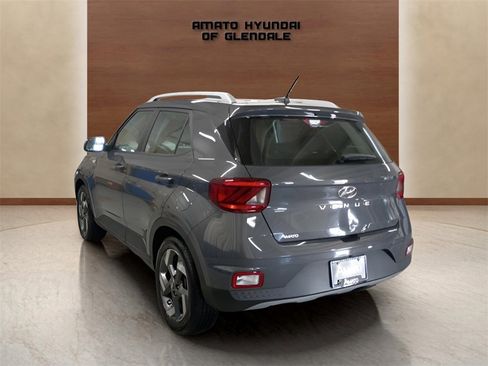 Used 2024 Hyundai Venue SEL image 3