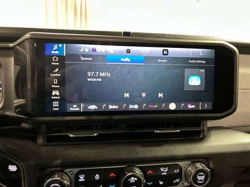 Used 2025 Jeep Wrangler Unlimited Sport AWD/4WD image 17
