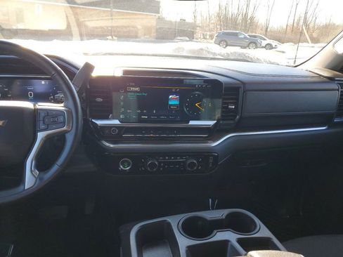 Used 2023 Chevrolet Silverado 1500 LT image 13