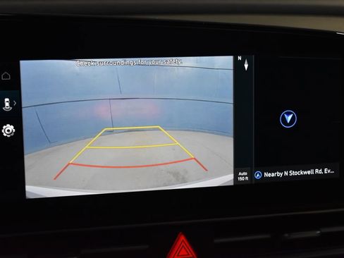 Used 2025 Hyundai Elantra Limited image 12