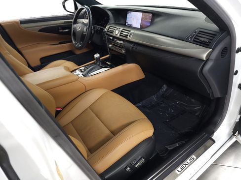 Used 2015 Lexus LS 460 AWD w/ F Sport Package image 39