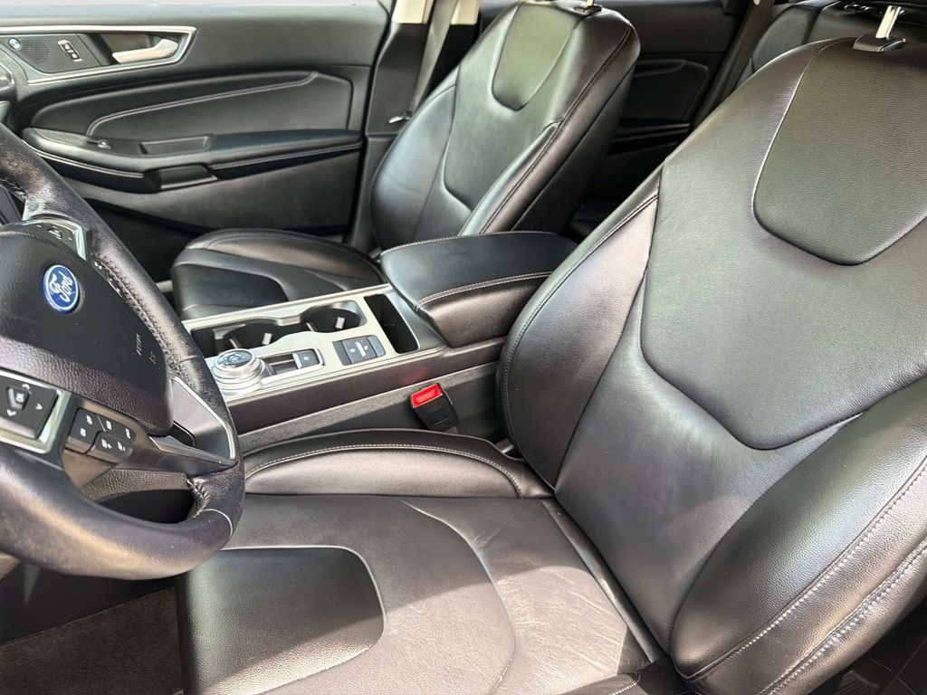Used 2022 Ford Edge Titanium AWD/4WD image 21