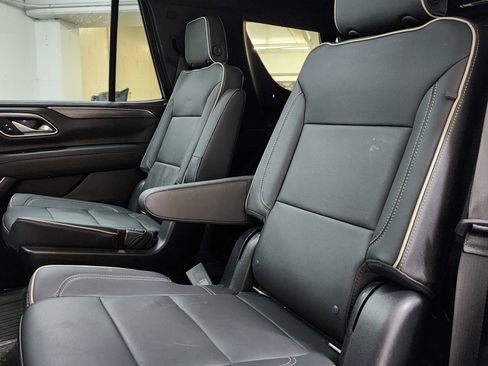 Used 2022 GMC Yukon SLT w/ SLT Premium Package image 16