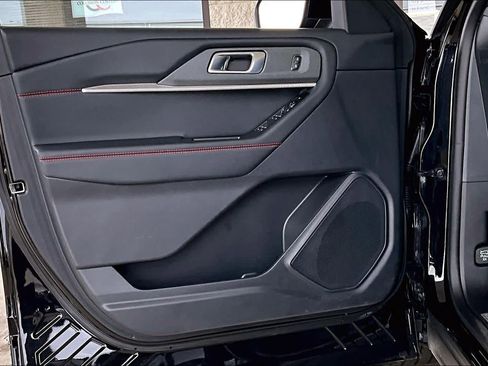 Used 2025 Ford Explorer ST-Line w/ ST-Line Street Pack image 20