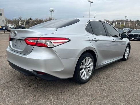 Used 2018 Toyota Camry LE image 3
