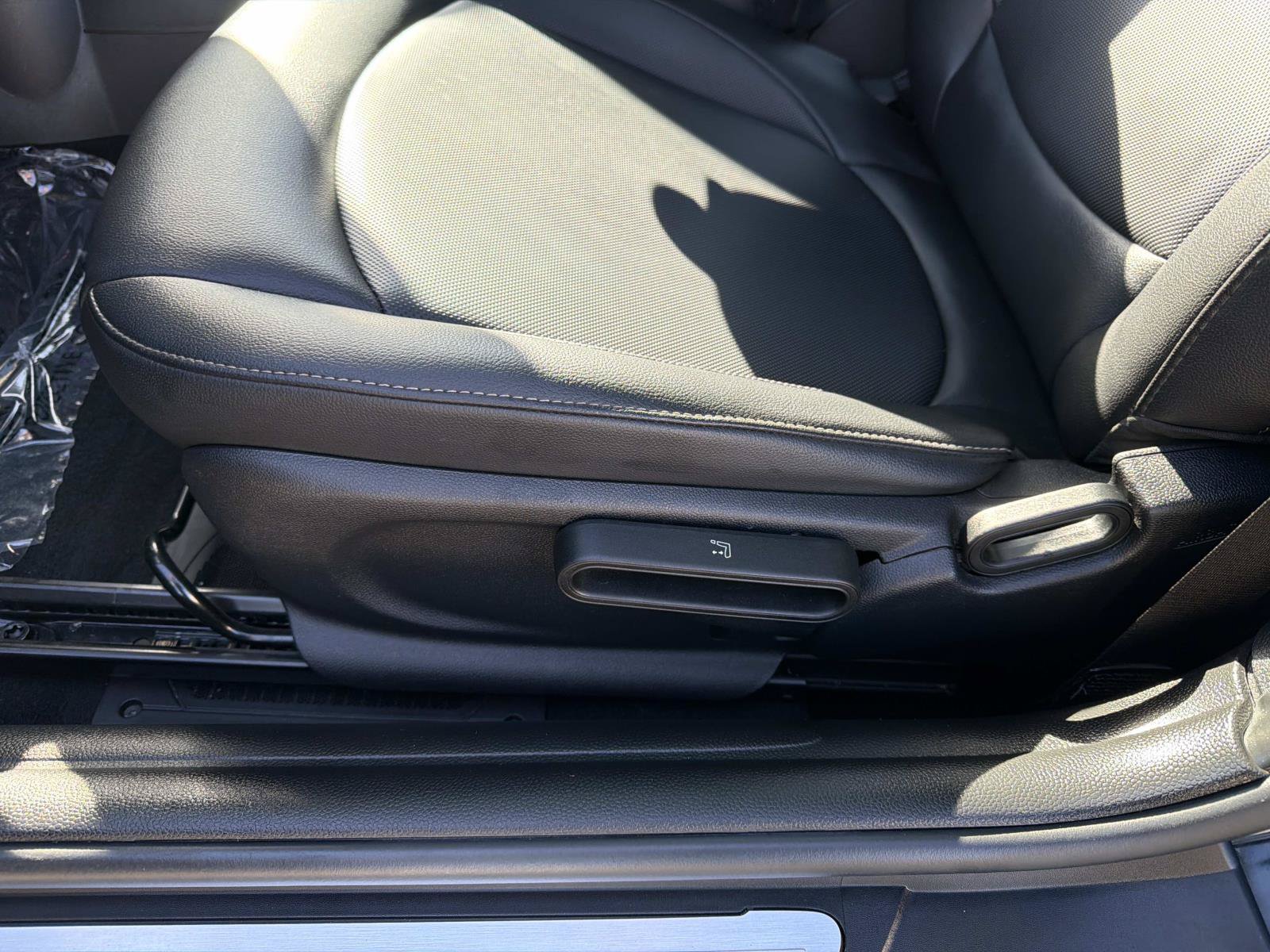 Used 2019 MINI Cooper 2-Door Hardtop FWD image 10