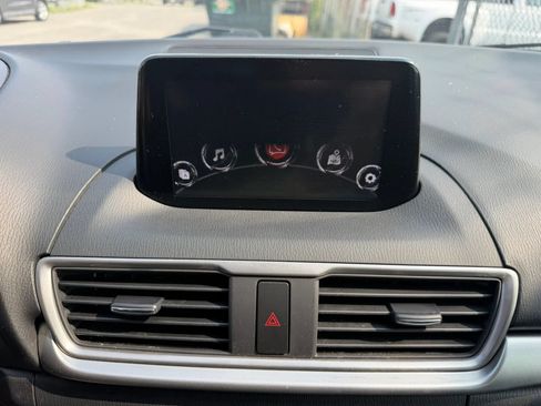 Used 2018 MAZDA MAZDA3 Touring FWD image 18