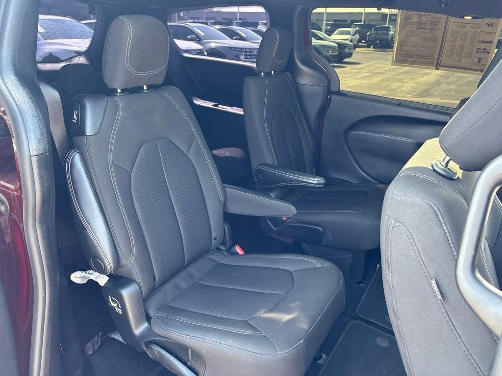 Used 2021 Chrysler Pacifica Touring w/ S Appearance Package FWD image 31