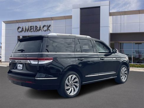 Used 2023 Lincoln Navigator Reserve image 6