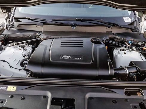 Used 2024 Land Rover Discovery S image 28