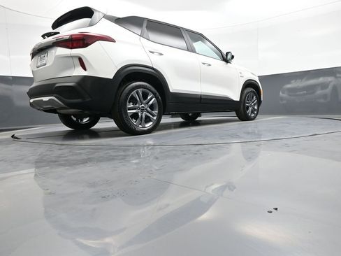 Used 2023 Kia Seltos LX image 29