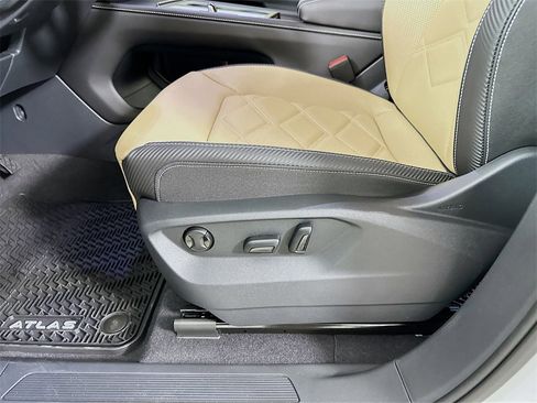 New 2026 Volkswagen Atlas Cross Sport SE image 9