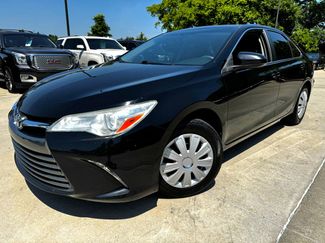 Used 2016 Toyota Camry SE image 1