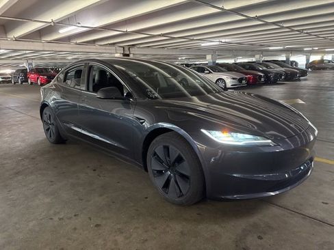 Used 2024 Tesla Model 3 Standard Range image 2