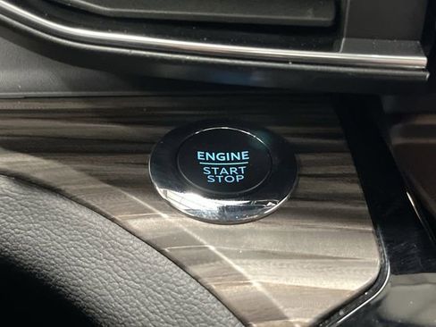 Used 2023 Ford Explorer Limited image 24