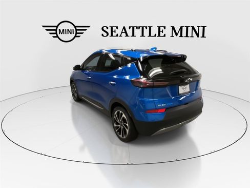 Used 2022 Chevrolet Bolt EUV Premier w/ Sun & Sound Package image 8