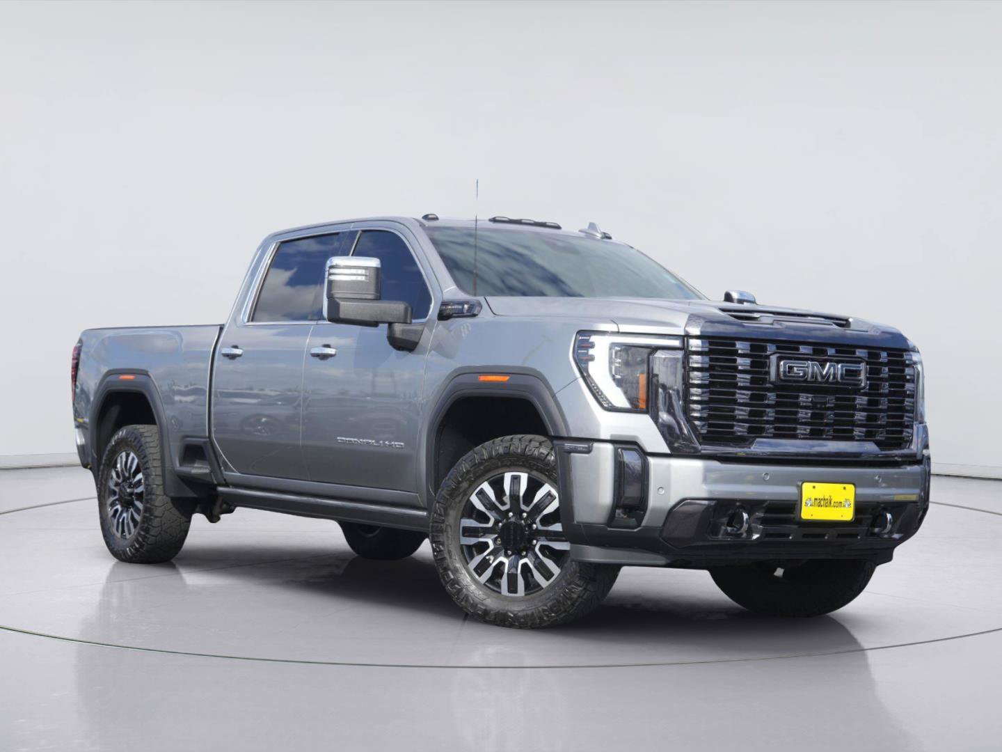 Used 2024 GMC Sierra 2500 Denali Ultimate AWD/4WD image 2