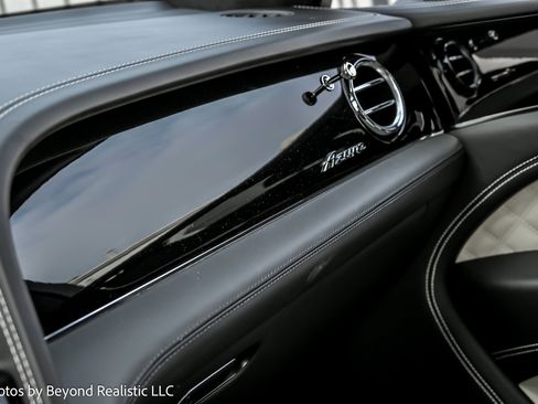 Used 2023 Bentley Bentayga Plug-In Hybrid image 51