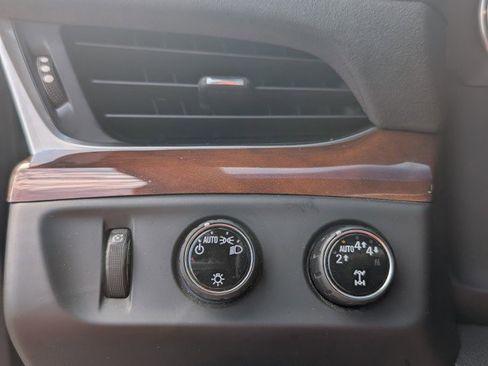 Used 2019 Cadillac Escalade Luxury AWD/4WD image 18