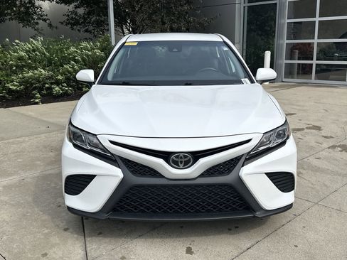 Used 2020 Toyota Camry SE FWD image 5