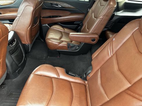 Used 2019 Cadillac Escalade Premium Luxury image 20