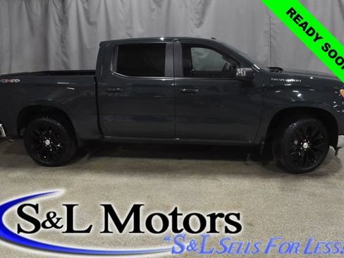 Used 2025 Chevrolet Silverado 1500 LT image 3