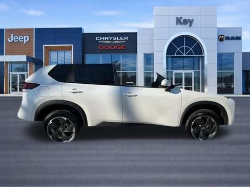 Used 2024 Nissan Rogue SV AWD/4WD image 34