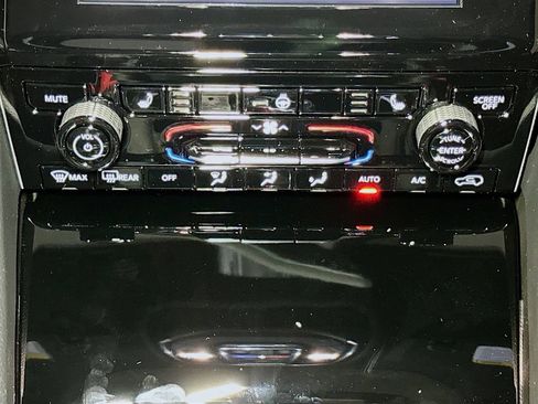 New 2025 Jeep Grand Cherokee Altitude image 11