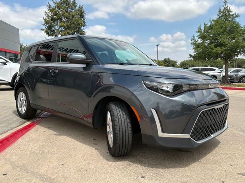 Used 2024 Kia Soul LX w/ Option Group 015 FWD image 4