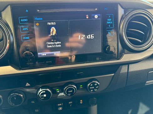 Used 2018 Toyota Tacoma TRD Off-Road image 28