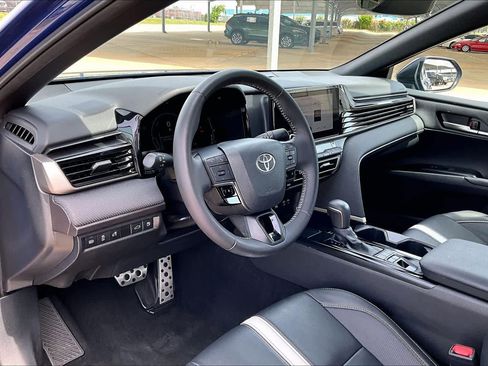 Used 2025 Toyota Camry SE FWD image 16