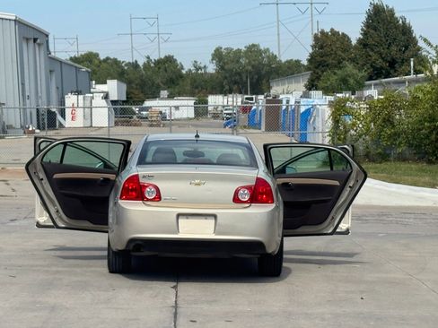 Used 2011 Chevrolet Malibu LS image 23