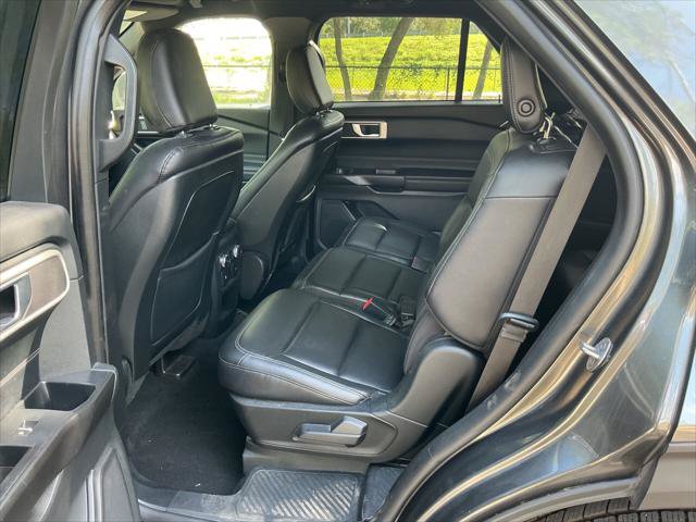 Used 2020 Ford Explorer XLT w/ Equipment Group 202A AWD/4WD image 13