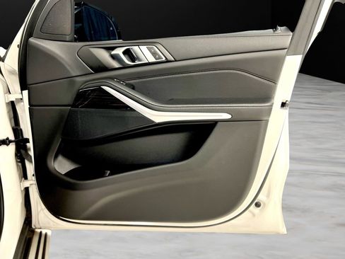 Used 2023 BMW X5 xDrive40i AWD/4WD image 32