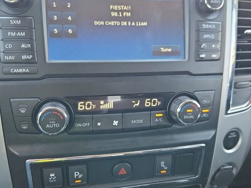 Used 2018 Nissan Titan SV w/ SV Convenience Package image 13