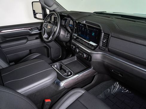 Used 2025 Chevrolet Silverado 2500 LTZ w/ LTZ Plus Package AWD/4WD image 14