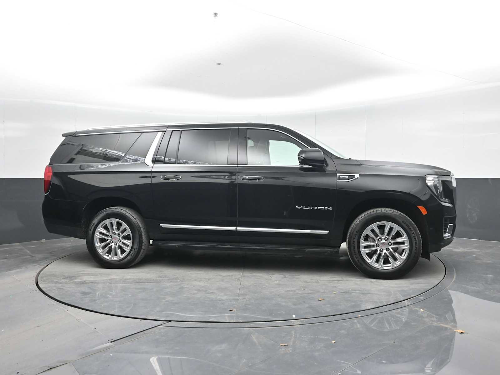 Used 2024 GMC Yukon XL SLT w/ SLT Luxury Package AWD/4WD image 9