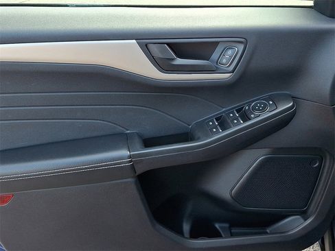 Certified 2022 Ford Escape SE w/ SE Sport Appearance Package image 13