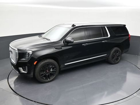 Used 2022 GMC Yukon XL Denali RWD image 12
