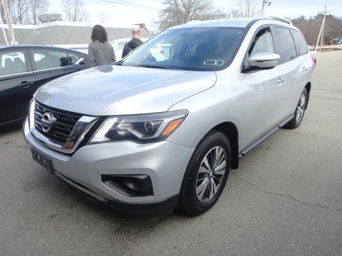 Used 2017 Nissan Pathfinder S image 1