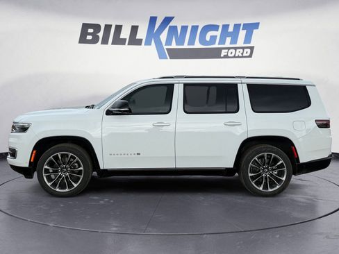 Used 2023 Jeep Wagoneer Series III w/ Premium Group I image 2