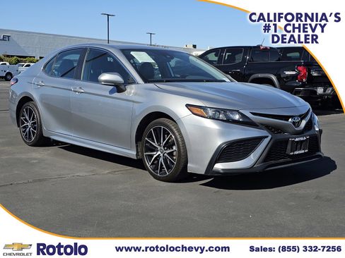 Used 2024 Toyota Camry SE FWD image 1