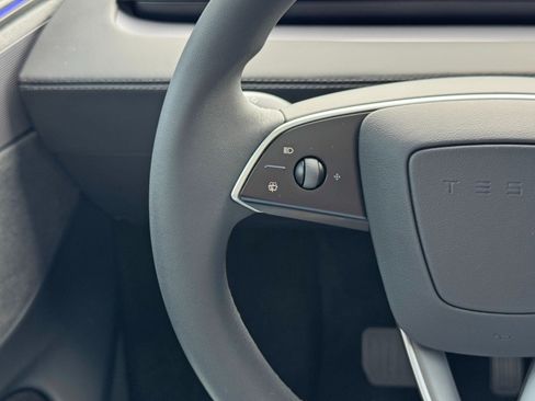Used 2026 Tesla Model Y 2WD image 19
