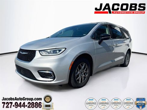 Used 2024 Chrysler Pacifica Touring-L FWD image 1
